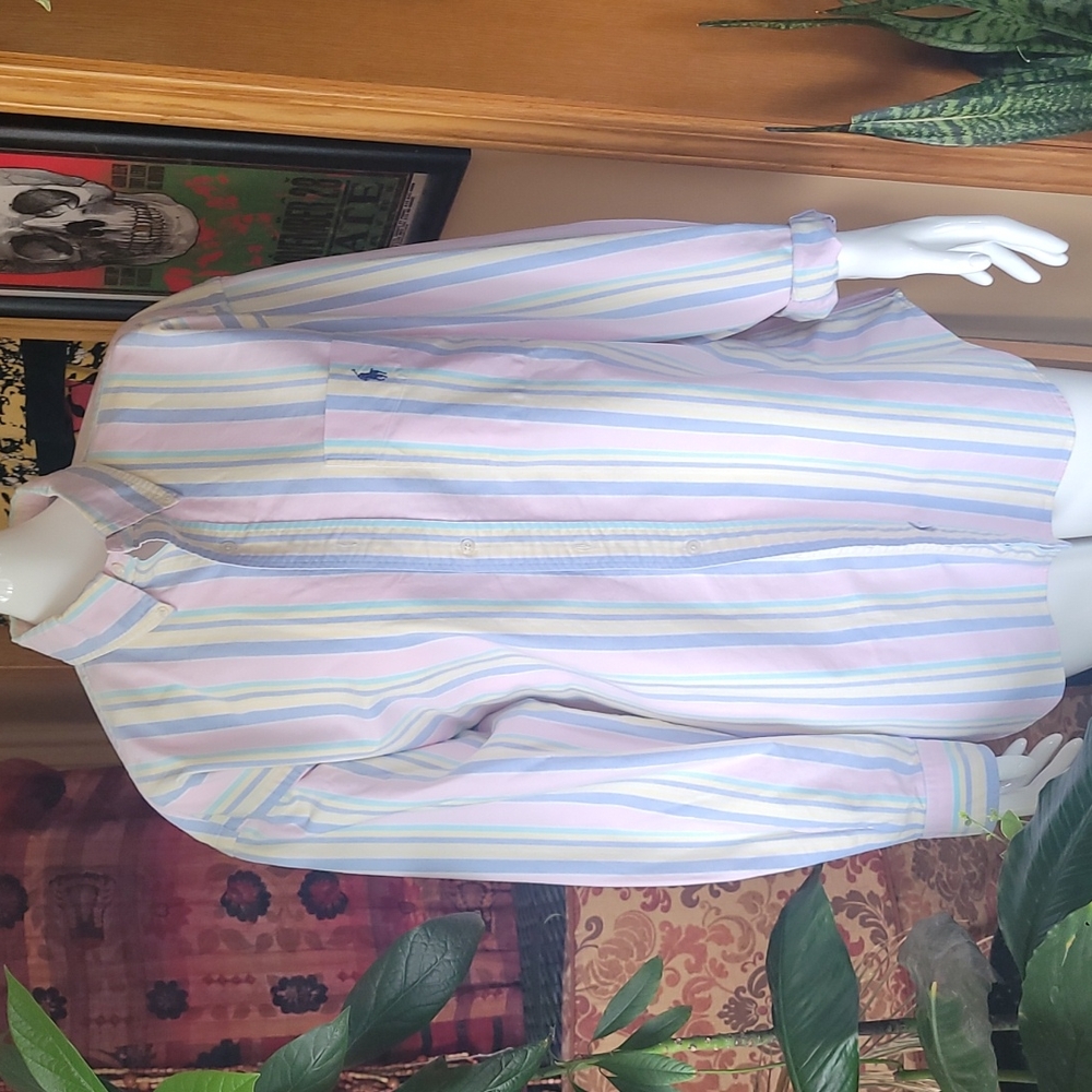 Ralph Lauren. Size M. Pastel dress shirt